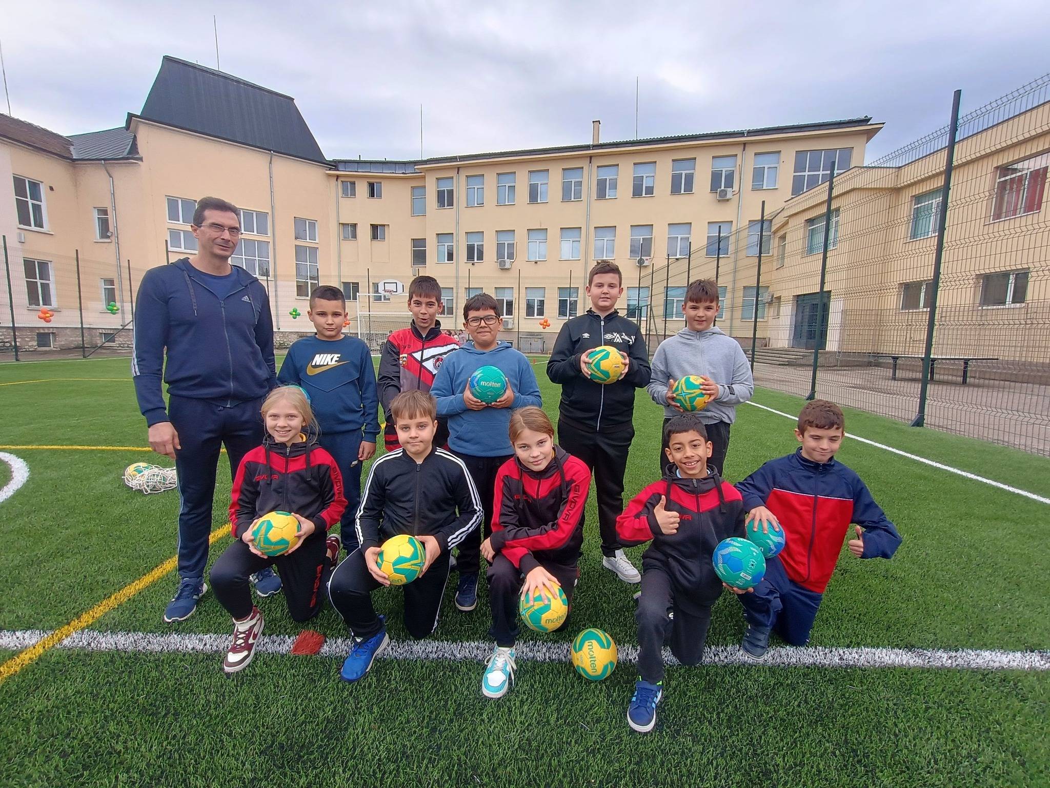 Нова спортна площадка откриха в ОУ 